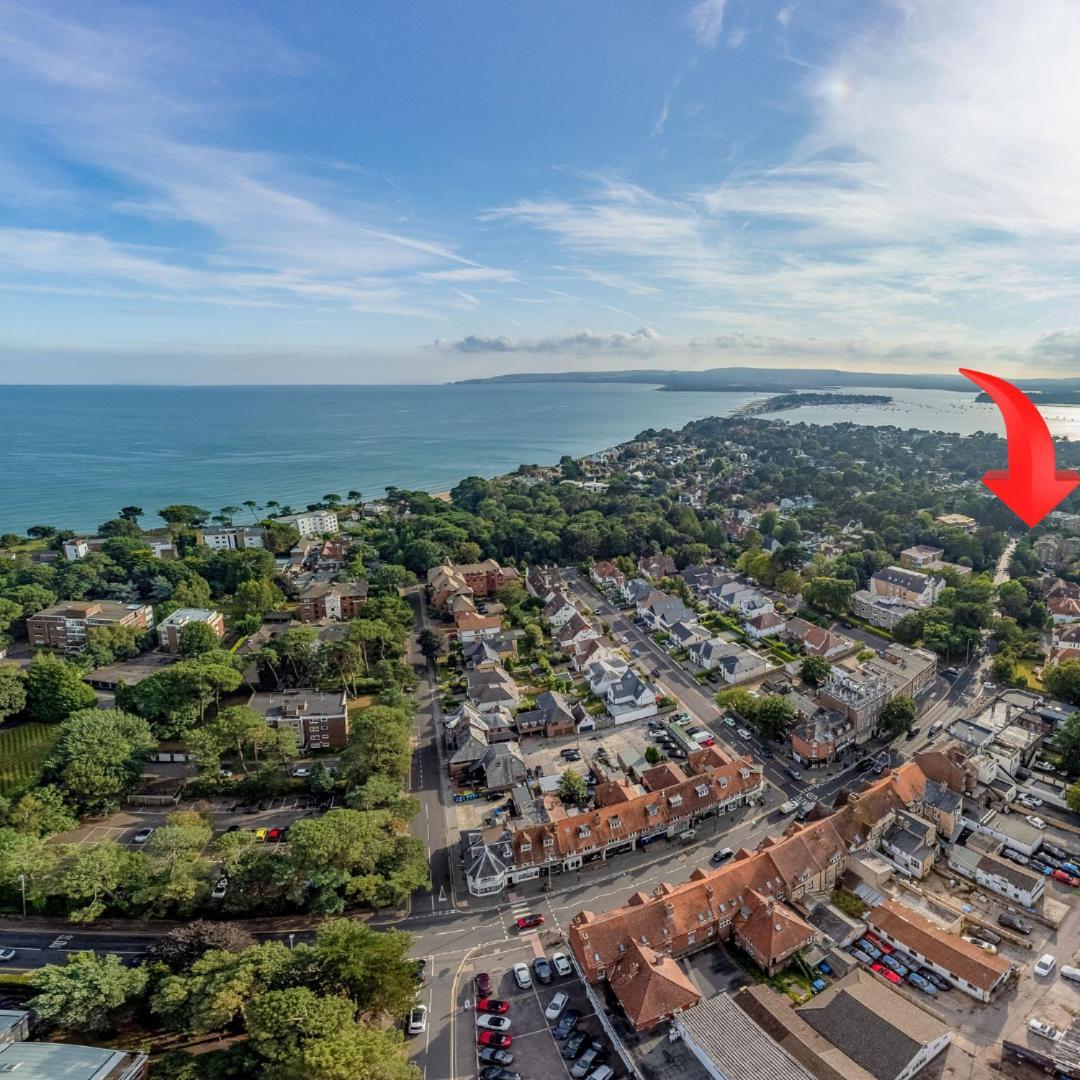 Apartment In Canford Cliffs Close To Sandbanks Beach 풀 외부 사진