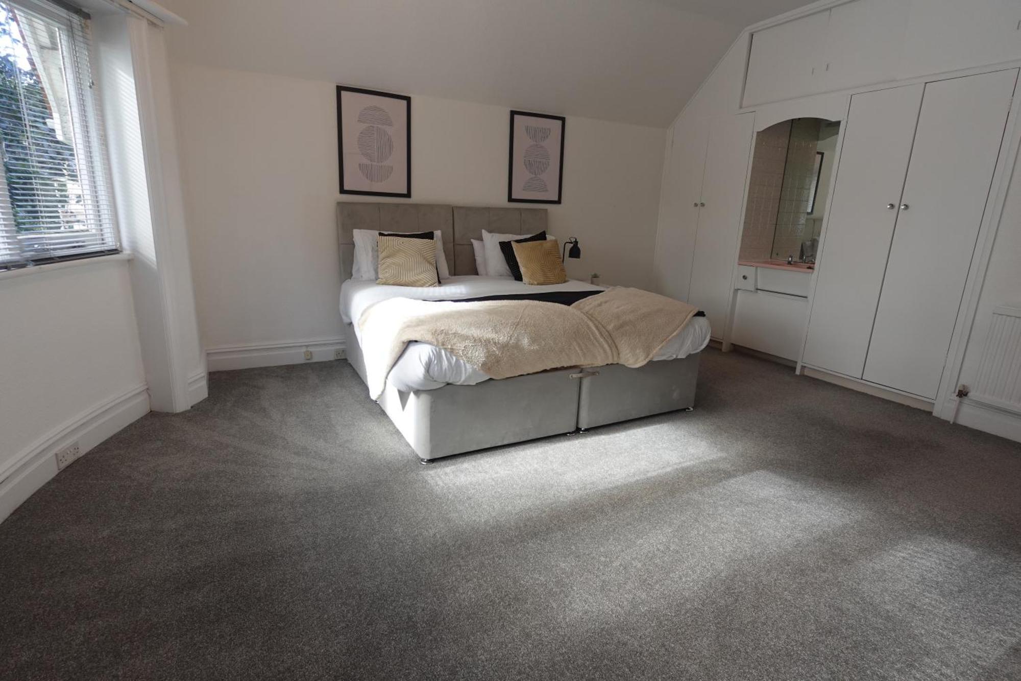 Apartment In Canford Cliffs Close To Sandbanks Beach 풀 외부 사진
