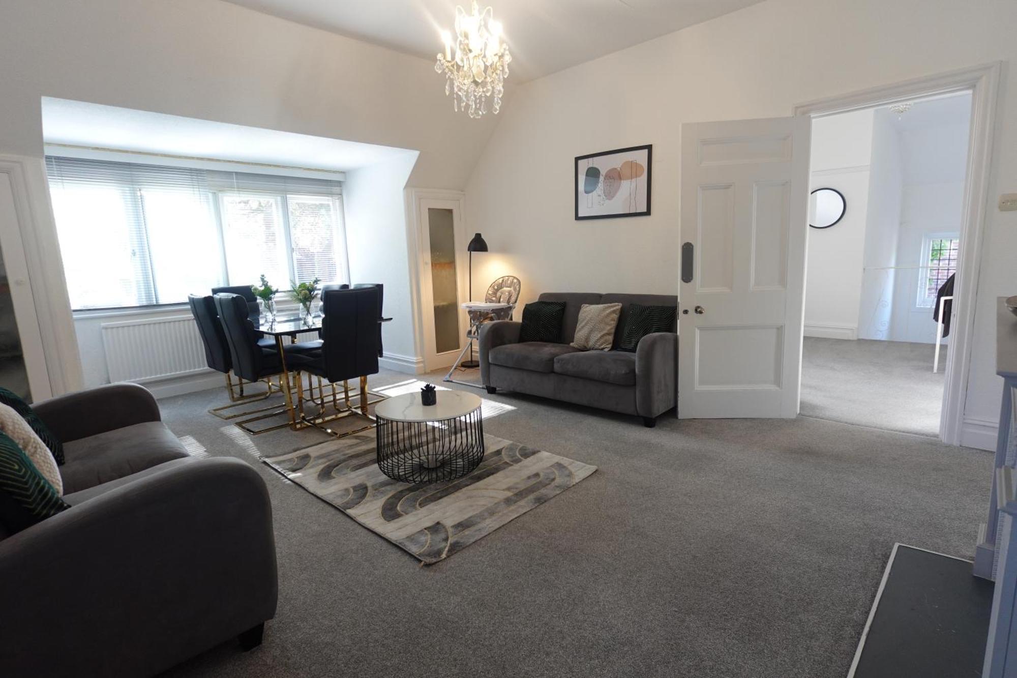 Apartment In Canford Cliffs Close To Sandbanks Beach 풀 외부 사진